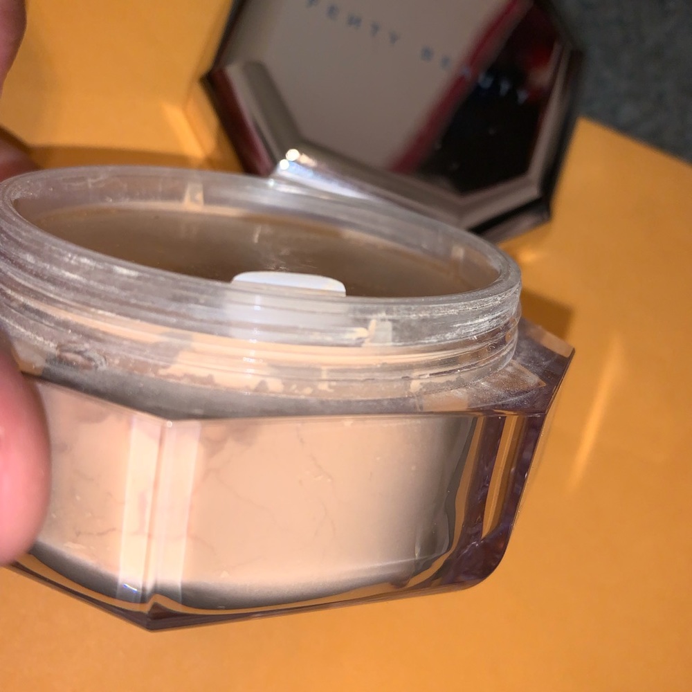 Fenty powder